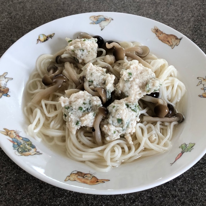 温かいひやむぎ〜大葉入り鶏ひき肉の団子乗せ〜